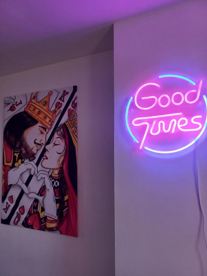 Game Room เอแปร์เน ภายนอก รูปภาพ