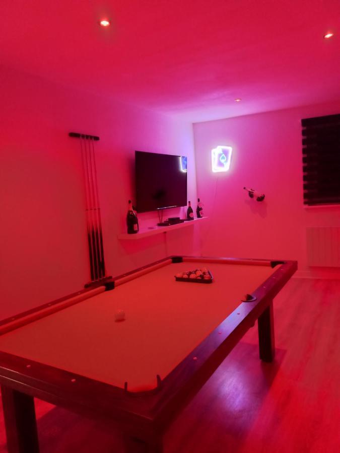Game Room เอแปร์เน ภายนอก รูปภาพ