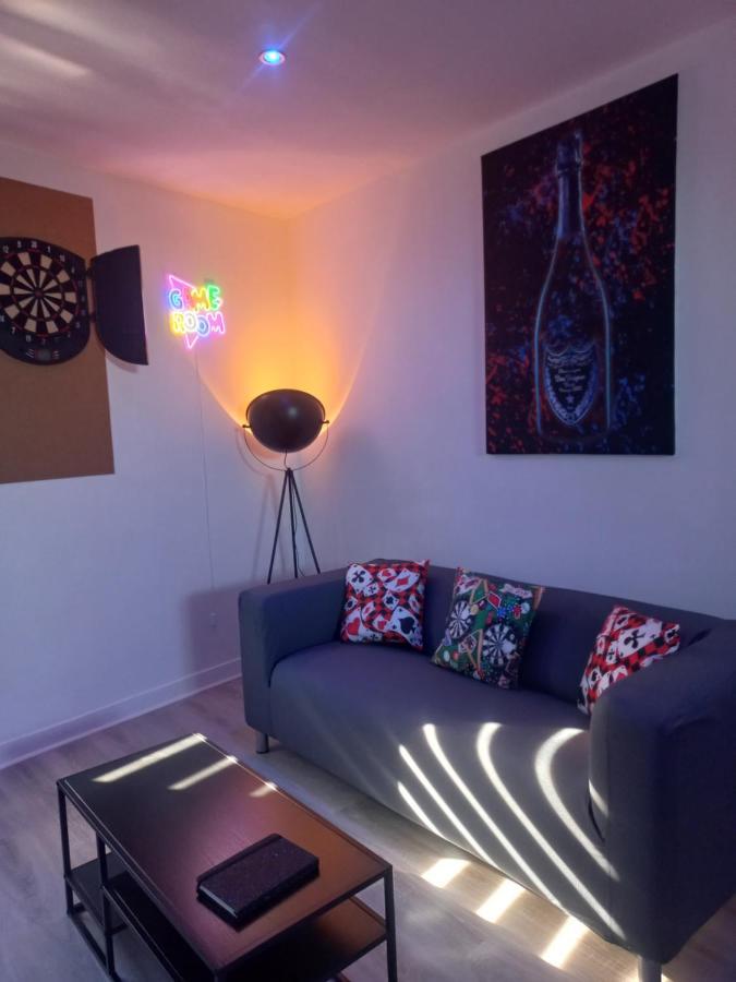 Game Room เอแปร์เน ภายนอก รูปภาพ