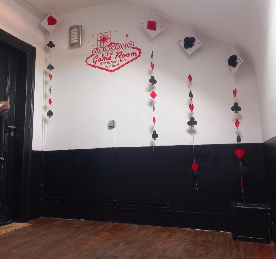 Game Room เอแปร์เน ภายนอก รูปภาพ