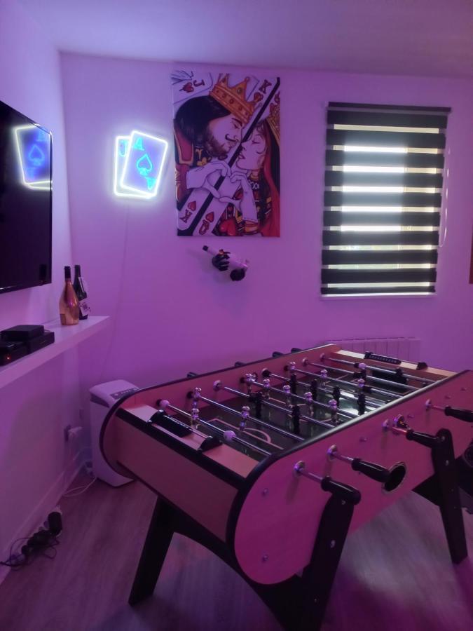 Game Room เอแปร์เน ภายนอก รูปภาพ