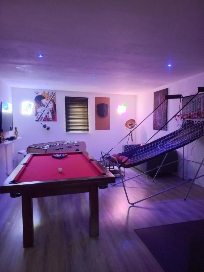 Game Room เอแปร์เน ภายนอก รูปภาพ